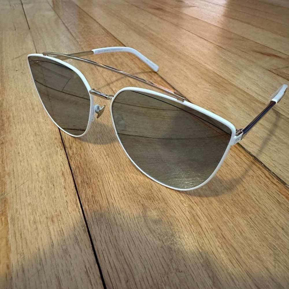 Diff Eyewear White Frame Sunglasses with Gray Lenses Star wars R2d2